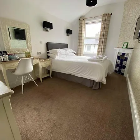 Hall Garth 4*